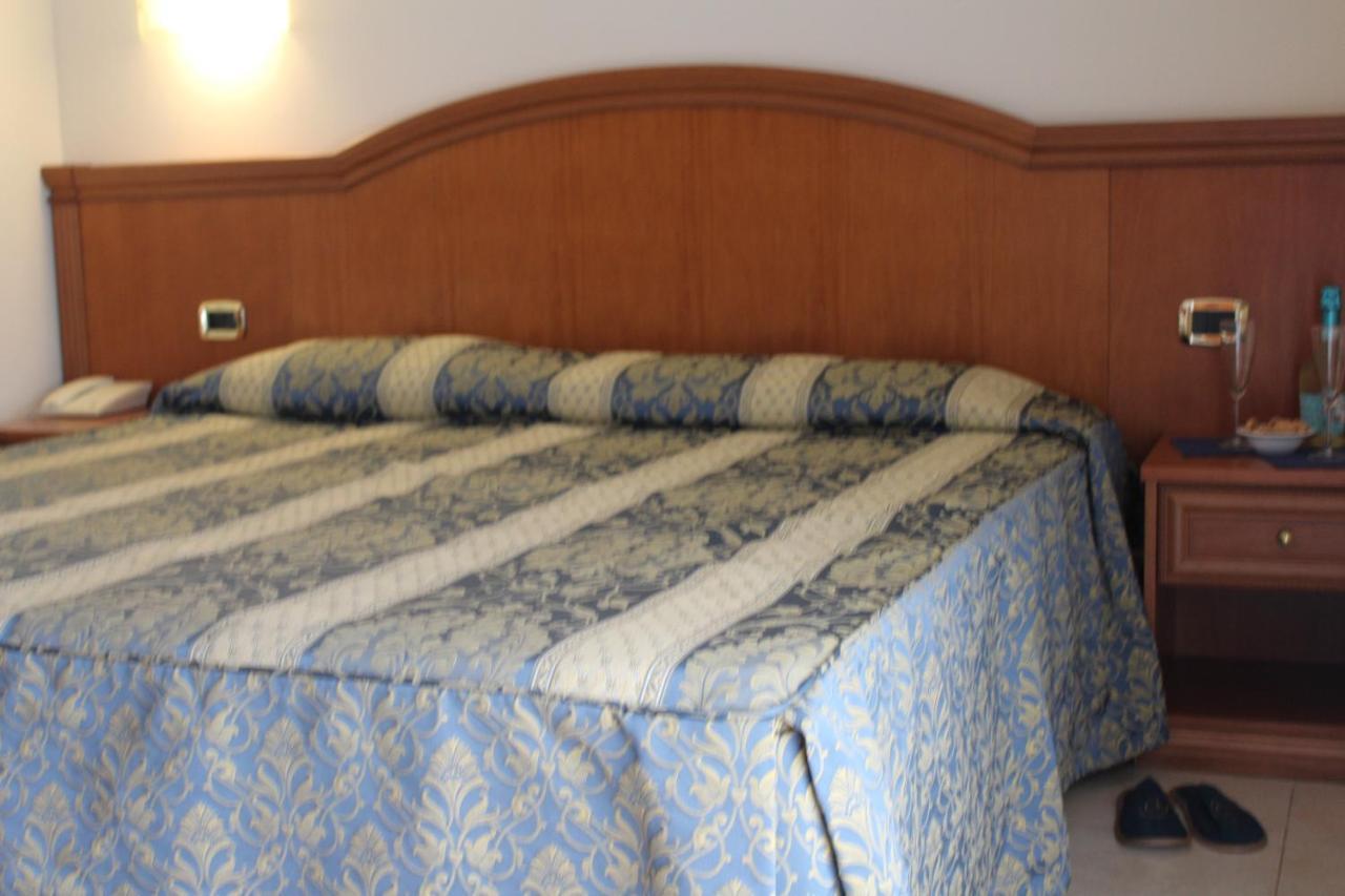 Hotel Concorde Sant'Egidio alla Vibrata Exteriör bild