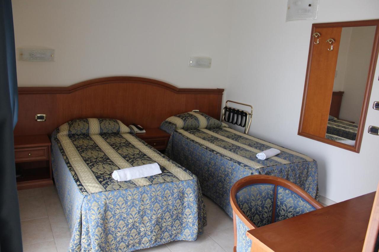 Hotel Concorde Sant'Egidio alla Vibrata Exteriör bild