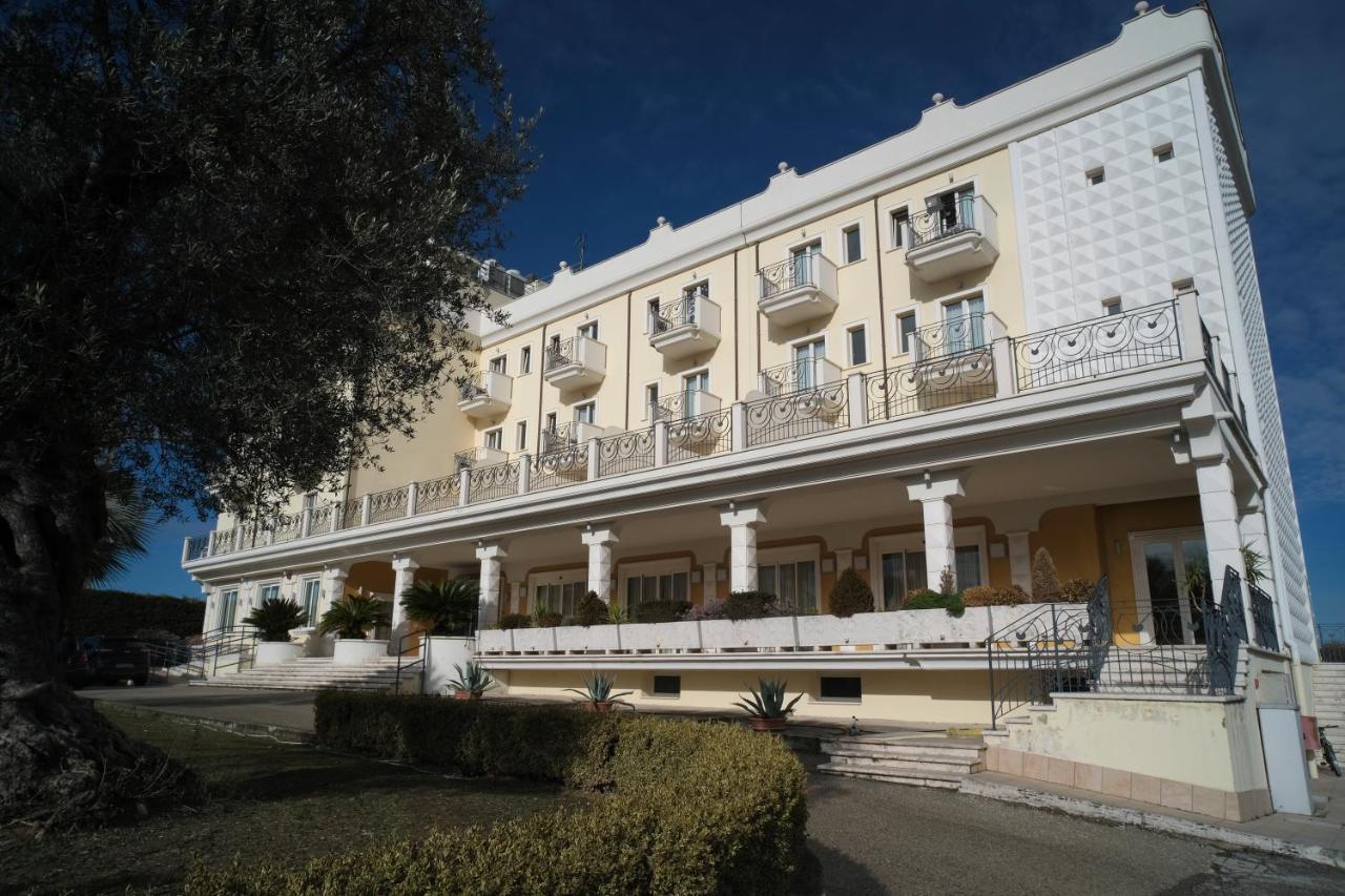 Hotel Concorde Sant'Egidio alla Vibrata Exteriör bild