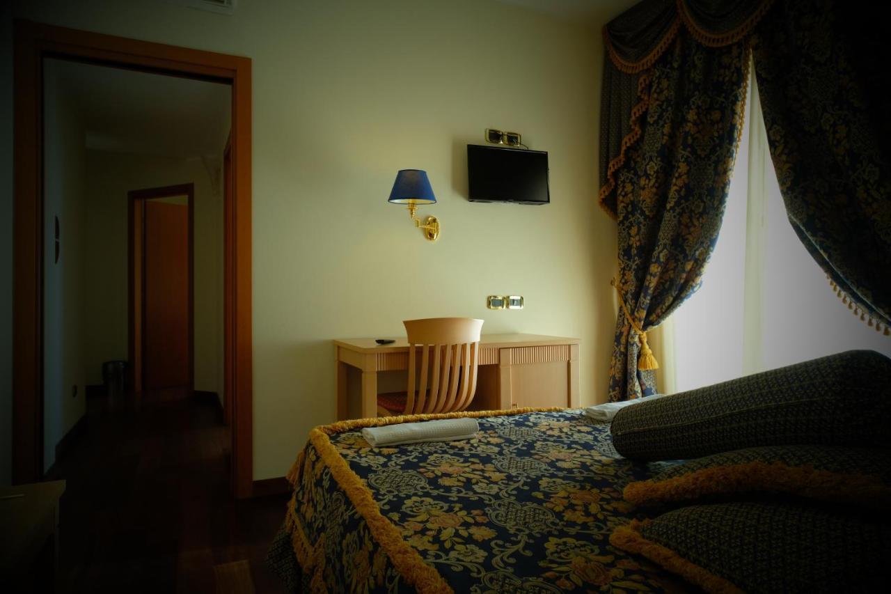 Hotel Concorde Sant'Egidio alla Vibrata Exteriör bild