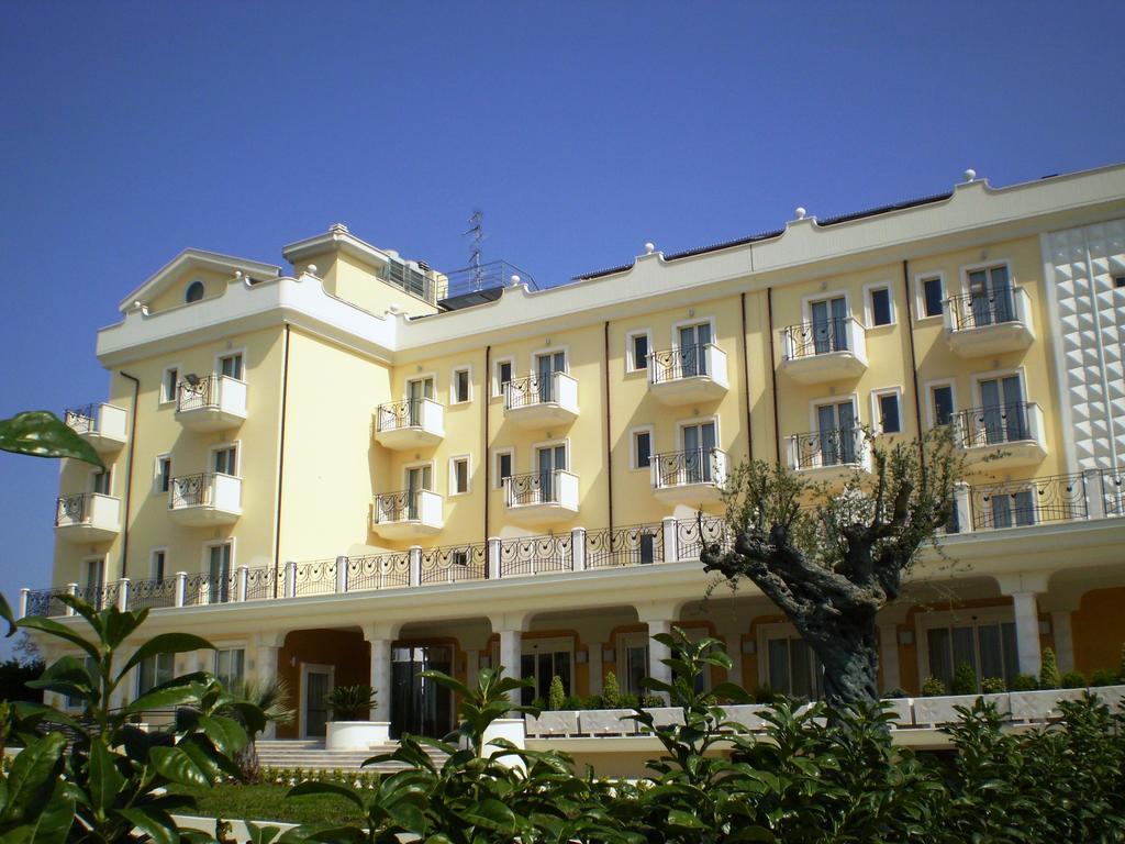 Hotel Concorde Sant'Egidio alla Vibrata Exteriör bild