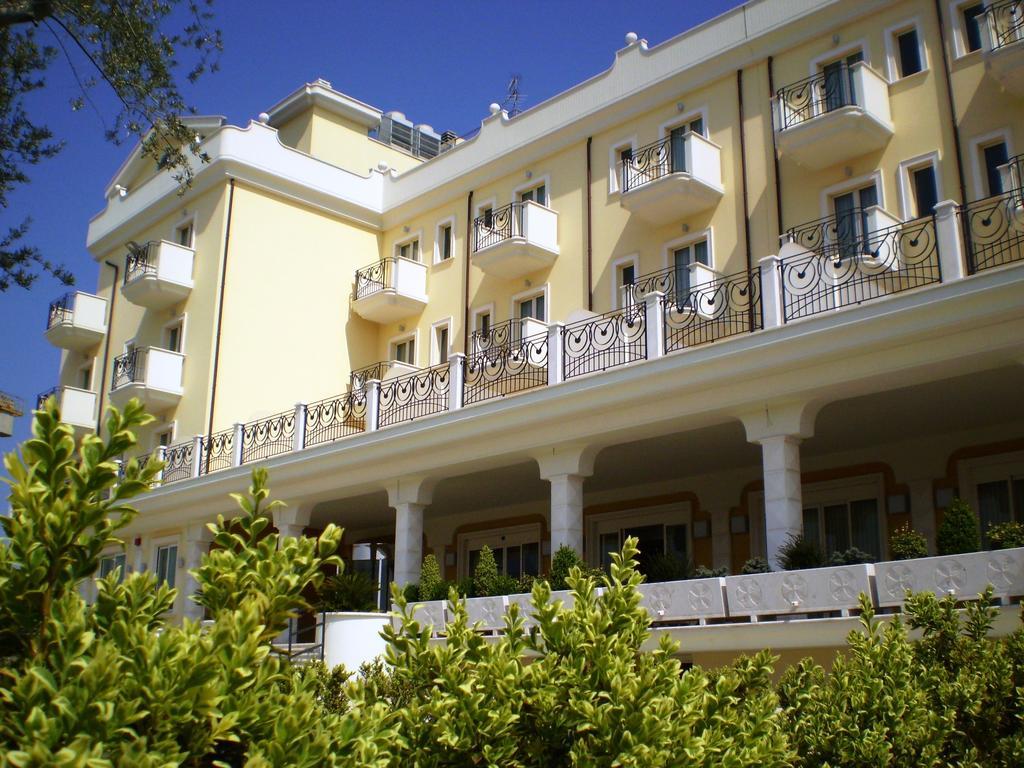 Hotel Concorde Sant'Egidio alla Vibrata Exteriör bild