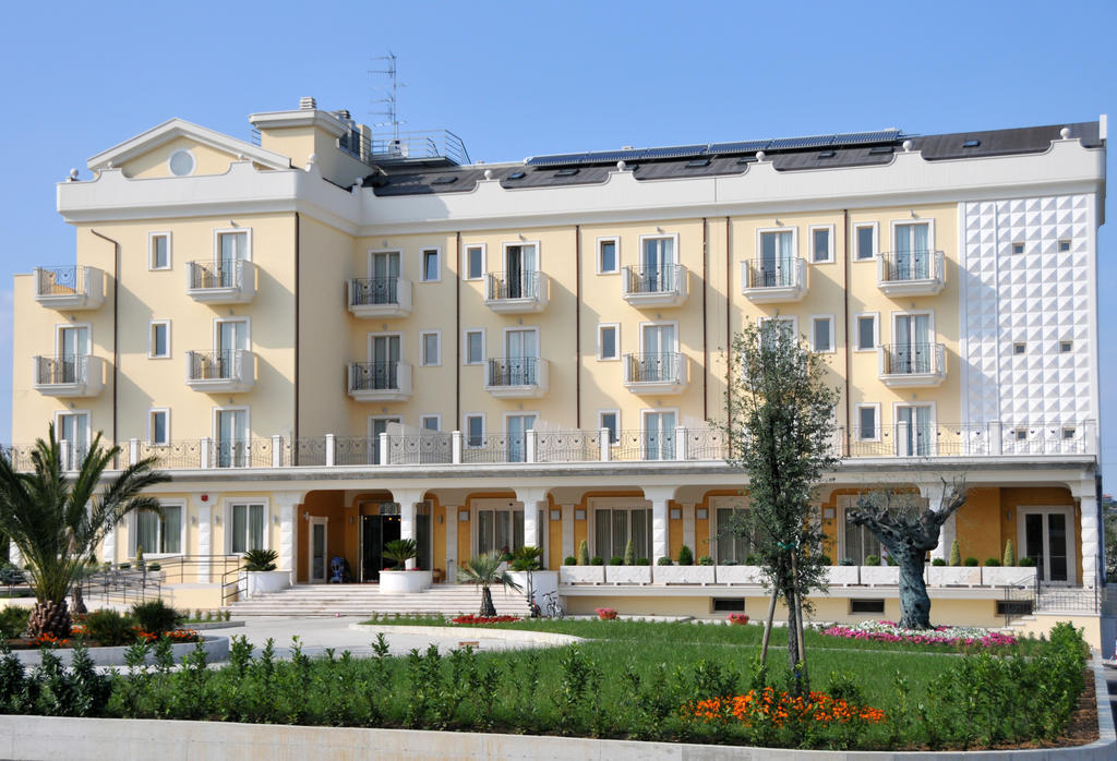 Hotel Concorde Sant'Egidio alla Vibrata Exteriör bild