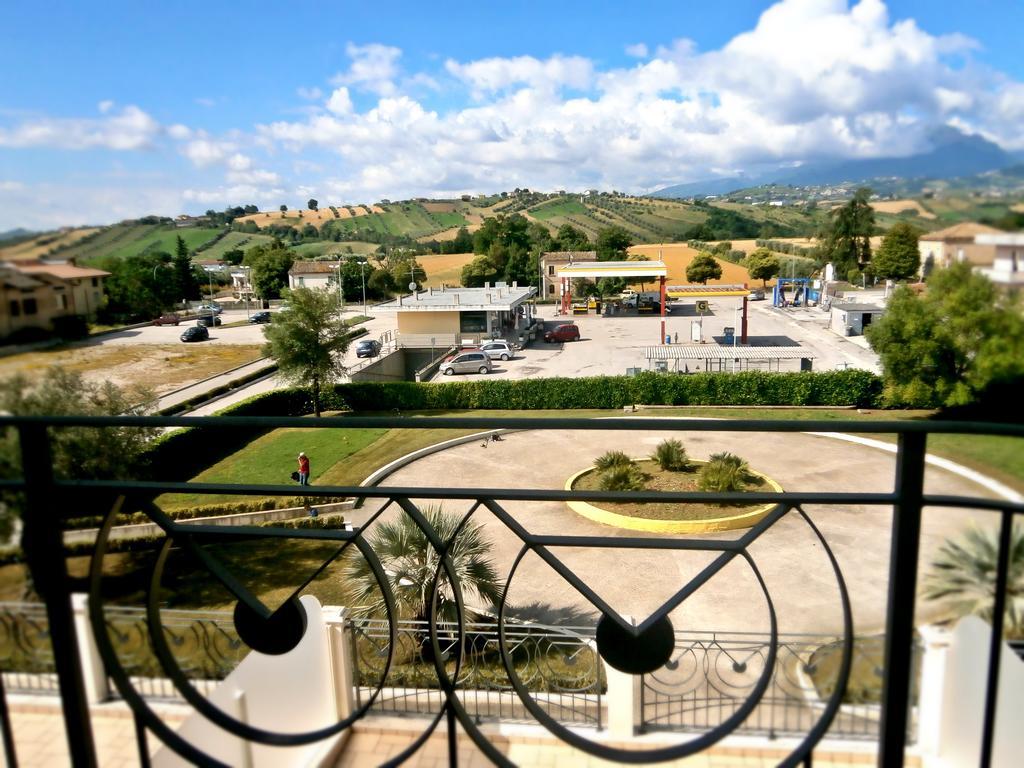 Hotel Concorde Sant'Egidio alla Vibrata Exteriör bild