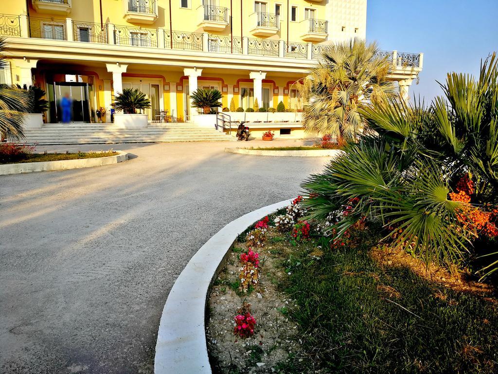 Hotel Concorde Sant'Egidio alla Vibrata Exteriör bild