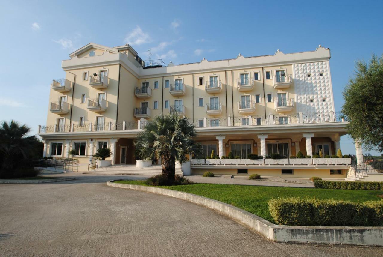 Hotel Concorde Sant'Egidio alla Vibrata Exteriör bild
