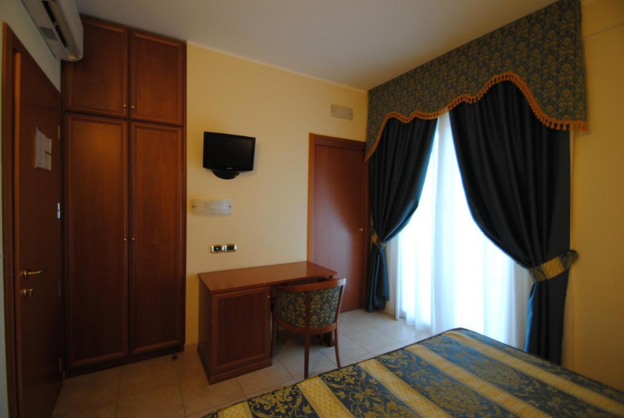 Hotel Concorde Sant'Egidio alla Vibrata Exteriör bild
