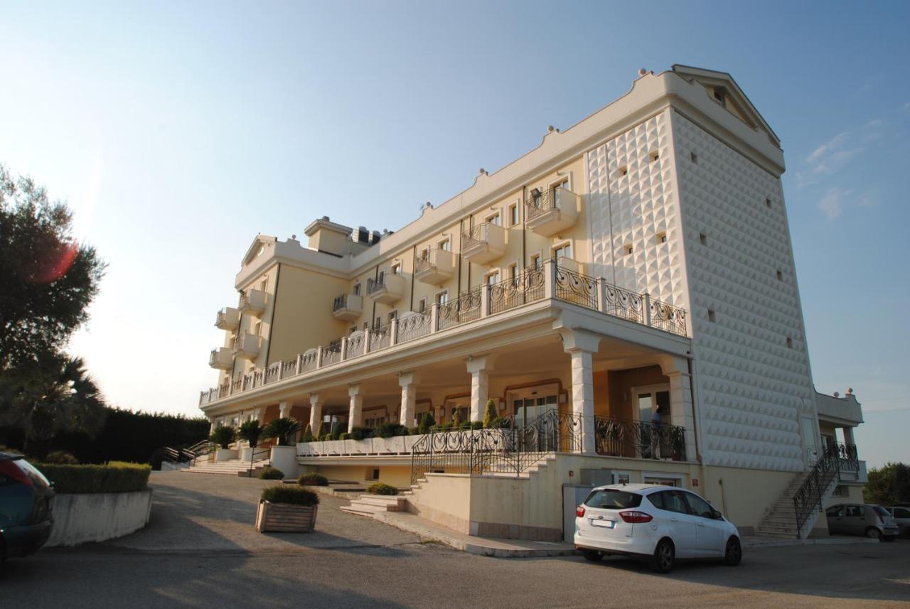 Hotel Concorde Sant'Egidio alla Vibrata Exteriör bild