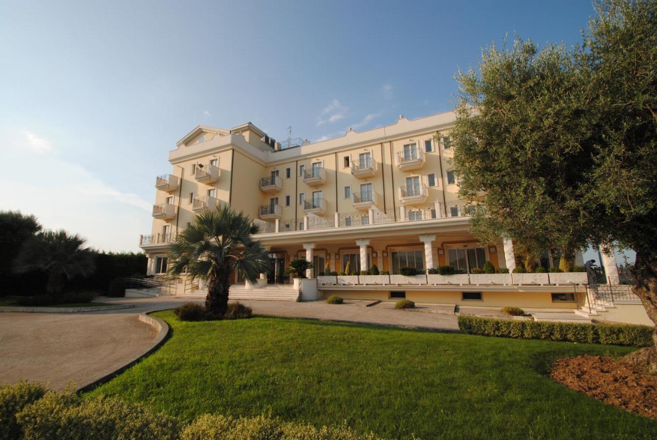 Hotel Concorde Sant'Egidio alla Vibrata Exteriör bild